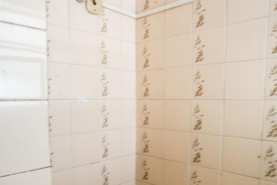 Banheiro de apartamento à venda com 1 quarto, 43m² em Sarandi, Porto Alegre