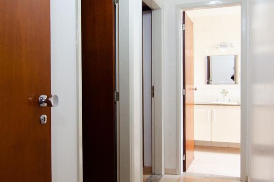 Corredor de apartamento para alugar com 2 quartos, 89m² em Centro, Campinas