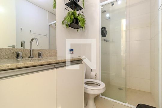 Banheiro de kitnet/studio para alugar com 1 quarto, 32m² em Santa Efigênia, São Paulo