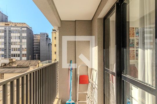 Varanda de kitnet/studio para alugar com 1 quarto, 32m² em Santa Efigênia, São Paulo