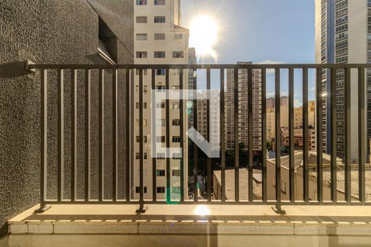 Varanda de kitnet/studio para alugar com 1 quarto, 32m² em Santa Efigênia, São Paulo
