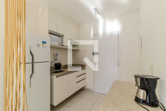 Cozinha de kitnet/studio para alugar com 1 quarto, 32m² em Santa Efigênia, São Paulo