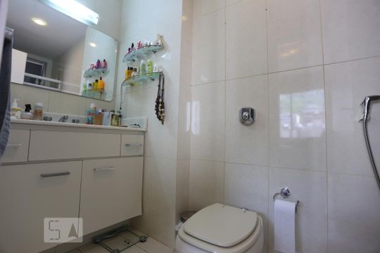 banheiro suíte de apartamento à venda com 3 quartos, 110m² em Tijuca, Rio de Janeiro