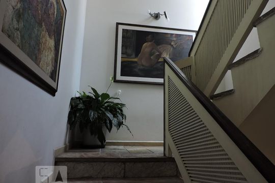 Escada de casa à venda com 5 quartos, 800m² em Jardim Guedala, São Paulo