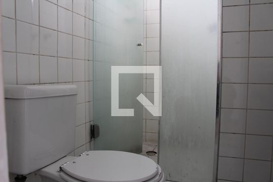 Banheiro de apartamento à venda com 2 quartos, 55m² em Vila das Bandeiras, Guarulhos