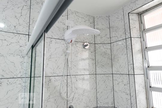 1o. Andar - Banheiro (Chuveiro) de casa para alugar com 2 quartos, 120m² em Jardim Vila Mariana, São Paulo