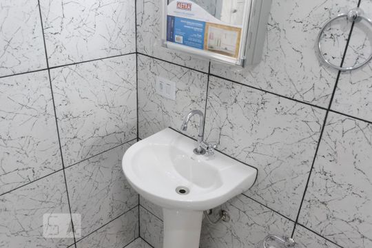 1o. Andar - Banheiro (Pia) de casa para alugar com 2 quartos, 120m² em Jardim Vila Mariana, São Paulo