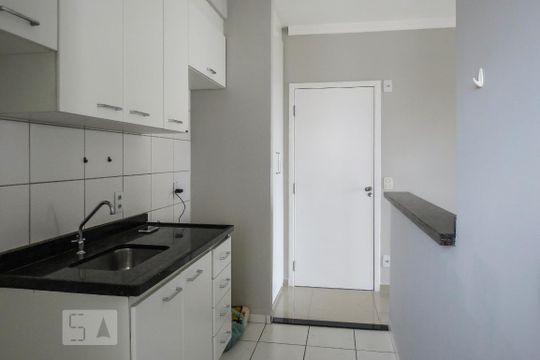 Cozinha de apartamento para alugar com 3 quartos, 68m² em Umuarama, Osasco