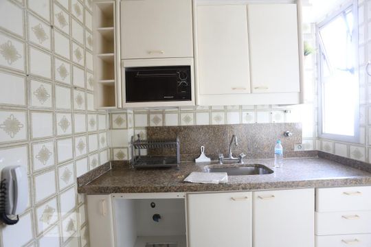 Cozinha de apartamento para alugar com 2 quartos, 72m² em Bela Vista, São Paulo