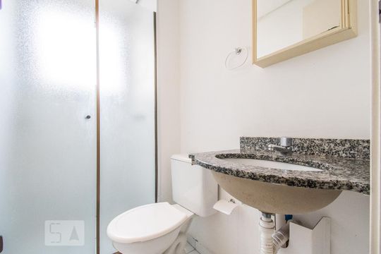 Banheiro de apartamento para alugar com 2 quartos, 46m² em Vila Caraguatá, São Paulo