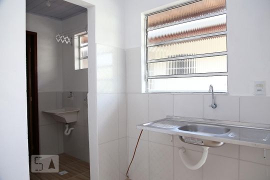 Cozinha e Área de Serviço de apartamento para alugar com 1 quarto, 25m² em Parque Pinheiros, Taboão da Serra