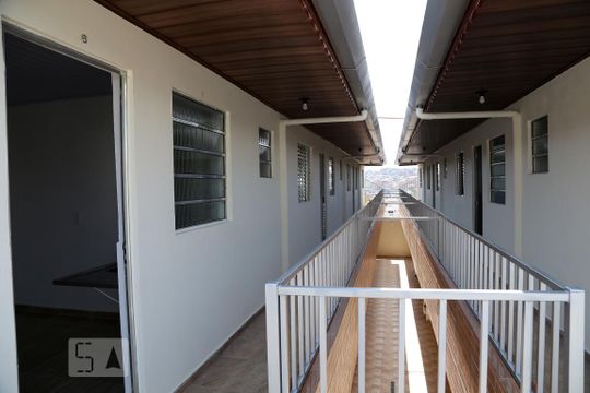 Entrada de apartamento para alugar com 1 quarto, 25m² em Parque Pinheiros, Taboão da Serra