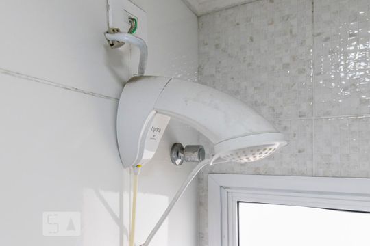 Chuveiro de apartamento para alugar com 2 quartos, 40m² em Parque Bandeirante, Santo André