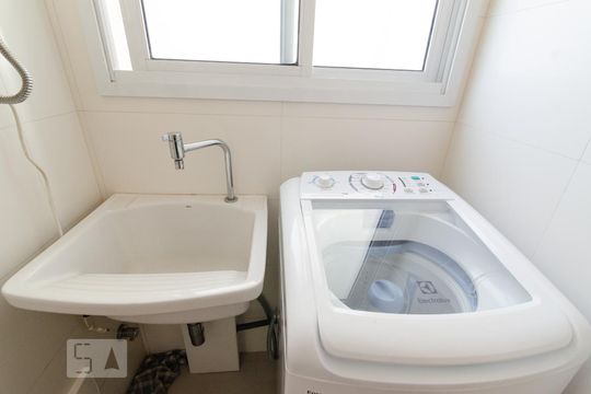 Lavanderia de apartamento para alugar com 1 quarto, 56m² em Cambuí, Campinas