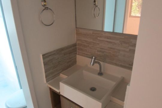 Lavabo de apartamento para alugar com 2 quartos, 51m² em Morada das Vinhas, Jundiaí
