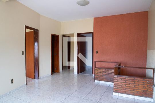 Sala de casa para alugar com 4 quartos, 105m² em Samambaia Norte (samambaia), Brasília