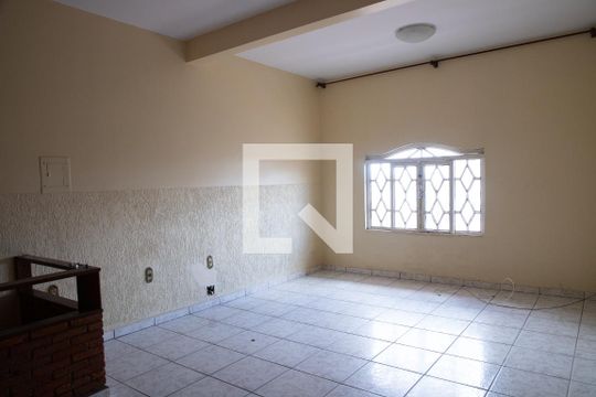 Sala de casa para alugar com 4 quartos, 105m² em Samambaia Norte (samambaia), Brasília