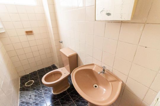 Banheiro de apartamento para alugar com 1 quarto, 33m² em Rebouças, Curitiba