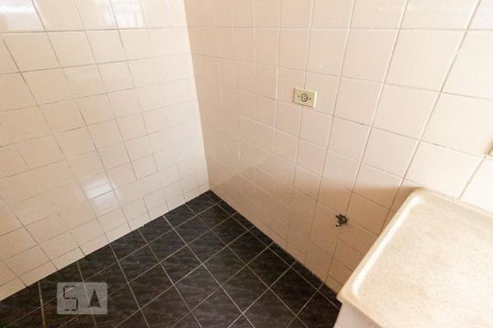 Cozinha de apartamento para alugar com 1 quarto, 33m² em Rebouças, Curitiba