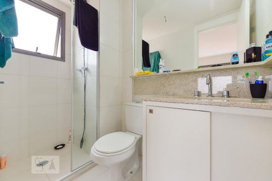 Banheiro de kitnet/studio para alugar com 1 quarto, 34m² em Vila Madalena, São Paulo