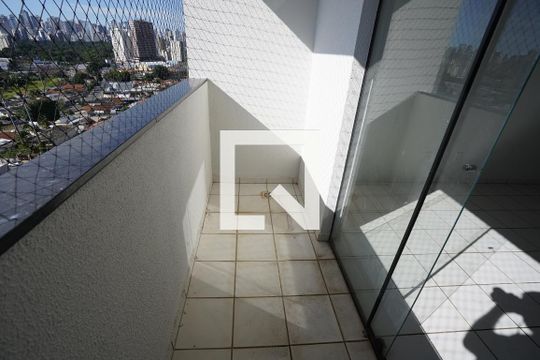 Varanda da sala de apartamento para alugar com 3 quartos, 79m² em Setor dos Funcionários, Goiânia