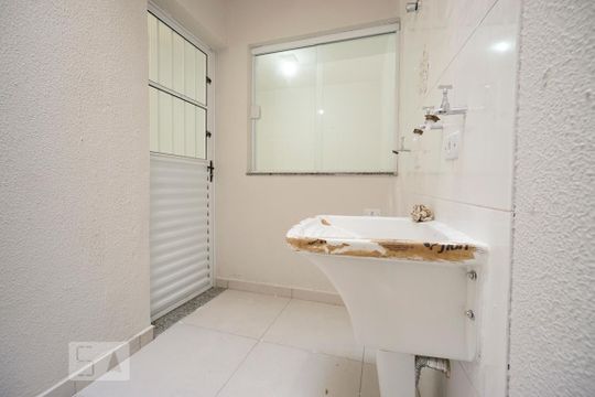 Área de serviço de casa para alugar com 2 quartos, 74m² em Vila Carrão, São Paulo