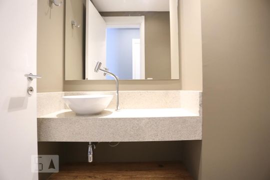 Lavabo de apartamento para alugar com 1 quarto, 47m² em Centro, São Paulo