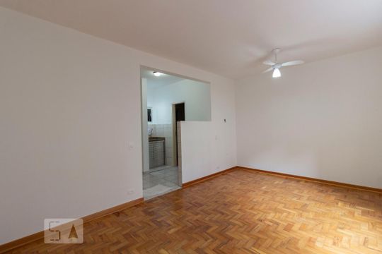 Sala de kitnet/studio para alugar com 1 quarto, 38m² em Consolação, São Paulo
