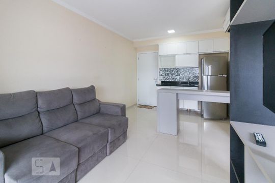 Sala de kitnet/studio para alugar com 1 quarto, 38m² em Jardim Flor da Montanha, Guarulhos