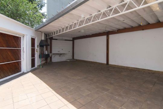 Quintal de casa à venda com 3 quartos, 400m² em Vila Baruel, São Paulo