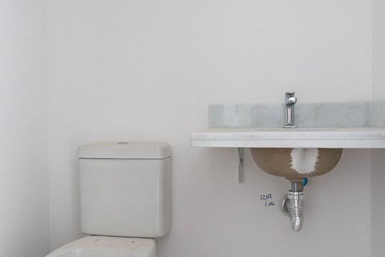 Banheiro de apartamento para alugar com 1 quarto, 59m² em Jardim do Salso, Porto Alegre