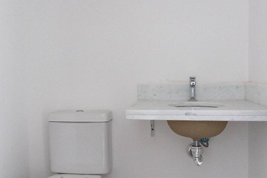 Banheiro de apartamento para alugar com 1 quarto, 61m² em Jardim do Salso, Porto Alegre