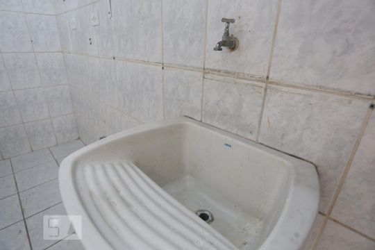 Área de Serviço de casa à venda com 4 quartos, 174m² em Km 18, Osasco