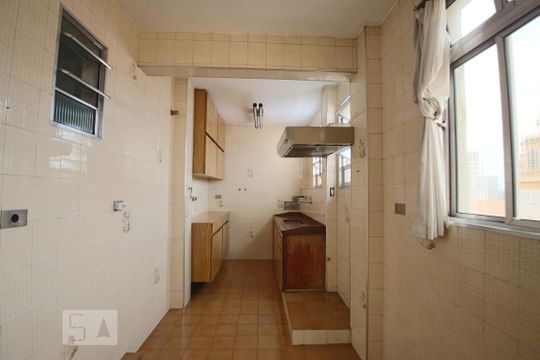 Cozinha de apartamento para alugar com 2 quartos, 60m² em Bela Vista, São Paulo