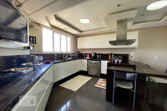 Cozinha de apartamento à venda com 3 quartos, 194m² em Morro do Espelho, São Leopoldo