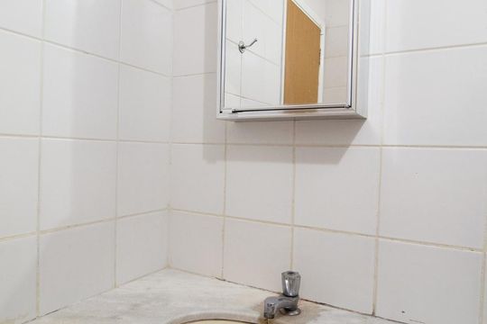 Banheiro de kitnet/studio para alugar com 1 quarto, 47m² em Centro, Campinas