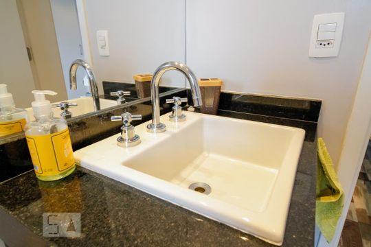 Banheiro de kitnet/studio à venda com 1 quarto, 30m² em Vila Mariana, São Paulo