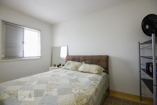 Quarto 1 de apartamento para alugar com 2 quartos, 50m² em Jardim Alzira, São Paulo