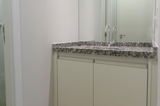Banheiro Social Lavabo Externo de apartamento para alugar com 2 quartos, 53m² em Santo Amaro, São Paulo