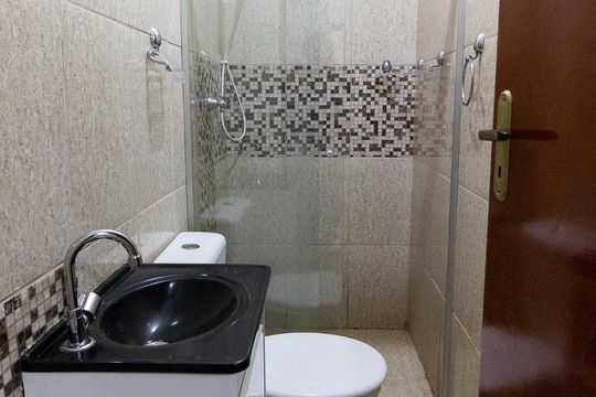 Banheiro de kitnet/studio para alugar com 1 quarto, 17m² em Vila Butantã, São Paulo