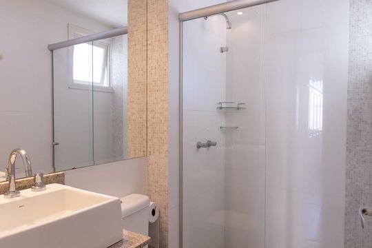 Banheiro de apartamento para alugar com 2 quartos, 80m² em Santana, Porto Alegre