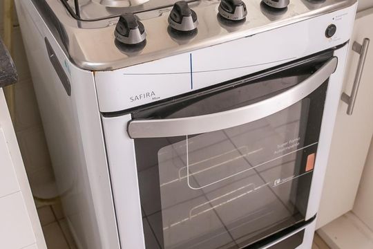 Detalhe cozinha de apartamento para alugar com 2 quartos, 80m² em Santana, Porto Alegre