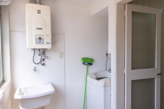 Área de Serviço de apartamento para alugar com 2 quartos, 80m² em Santana, Porto Alegre