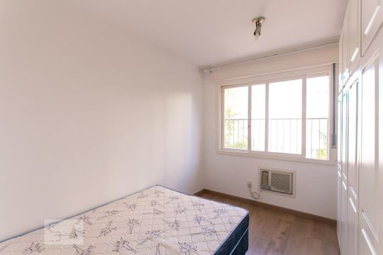 Quarto  de apartamento para alugar com 2 quartos, 80m² em Santana, Porto Alegre