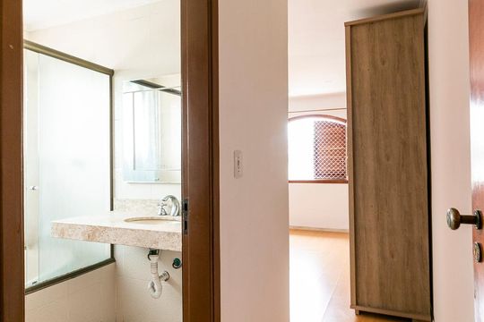 Suíte de casa à venda com 3 quartos, 200m² em Chácara Mafalda, São Paulo