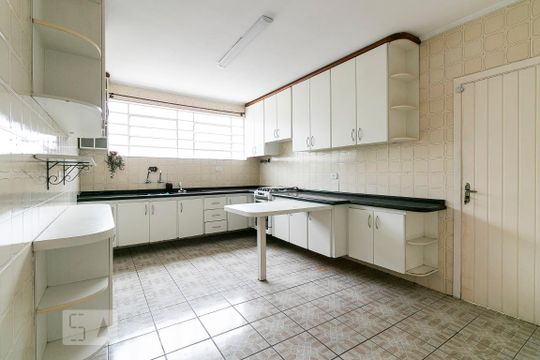 Cozinha de casa à venda com 3 quartos, 200m² em Chácara Mafalda, São Paulo