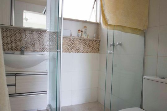 banheiro suíte de apartamento à venda com 2 quartos, 72m² em Tijuca, Rio de Janeiro