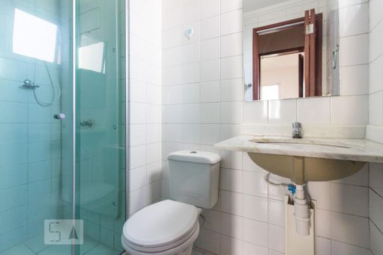 Banheiro de apartamento para alugar com 2 quartos, 50m² em Piqueri, São Paulo