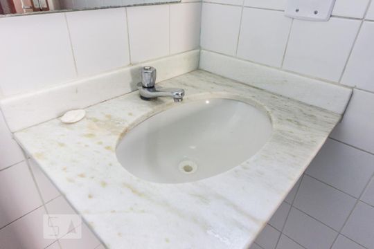 Banheiro de apartamento para alugar com 2 quartos, 50m² em Piqueri, São Paulo