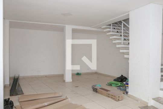 Garagem de casa à venda com 3 quartos, 390m² em Vila Anglo Brasileira, São Paulo